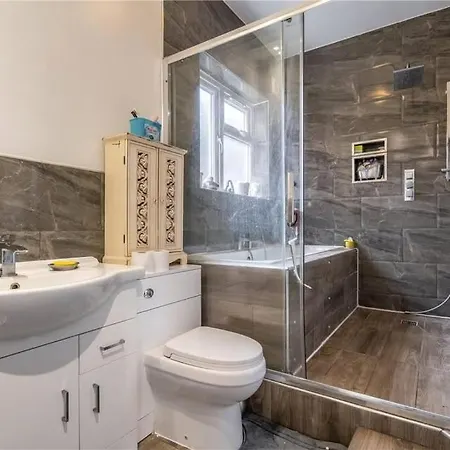 Holiday home 3 Bedroom With Extra Large Living House Birmingham